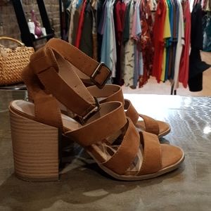 Universal Thread strappy Sandles